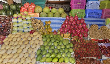 Piyasada tropik meyveler