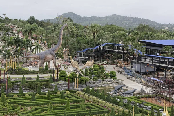 Escultura budista en el parque de Nong Nooch — Foto de Stock