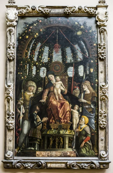 Andrea Mantegna.La Virgen de la Victoria.1496. Louvre. — Foto de Stock