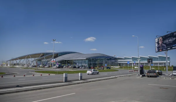 Aéroport de Platov, construit pour la Coupe du Monde de la FIFA 2018. Passagers ar — Photo