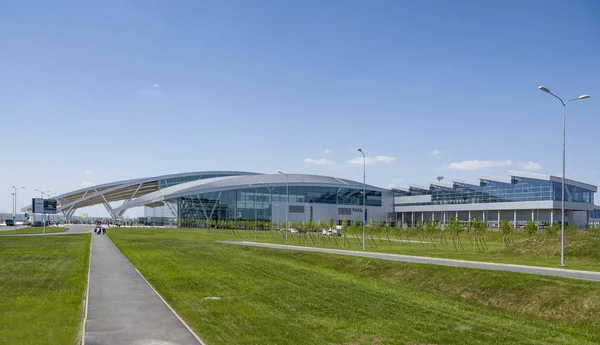 Luchthaven Platov, gebouwd voor de Fifa World Cup 2018. Passagiers ar — Stockfoto
