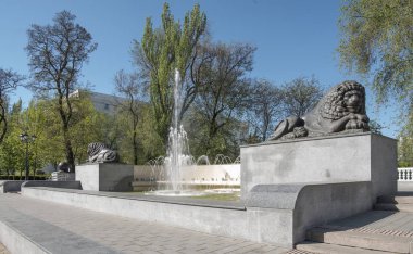   Çeşme aslanlar Sokolov Caddesi ile