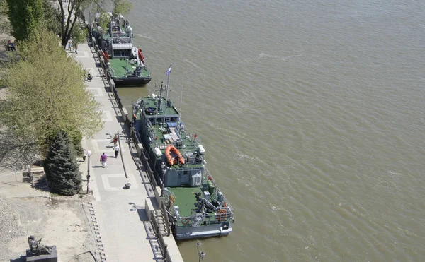 De oorlogsschepen die op de parade ter ere van de eeuw aangekomen — Stockfoto