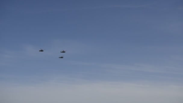 Rostov Don Russland Mai 2018 Militärhubschrauber Fliegen Bei Der Parade — Stockvideo