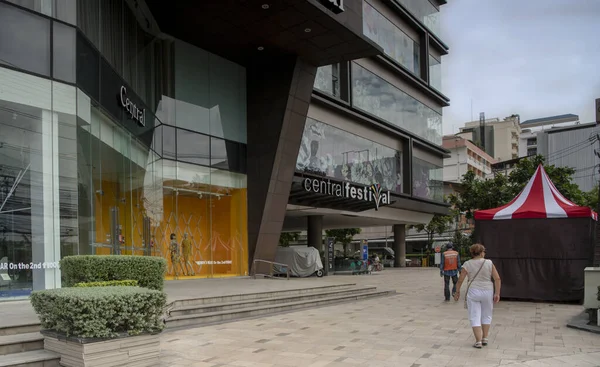 Festival Central de la Tienda. Los ciudadanos cercanos están haciendo lo suyo. — Foto de Stock