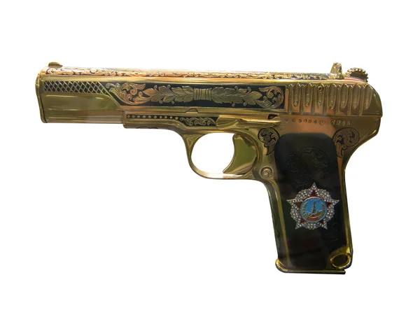 Golden pistol TT with a copy of the Order of Victory, released i — Stock Photo, Image