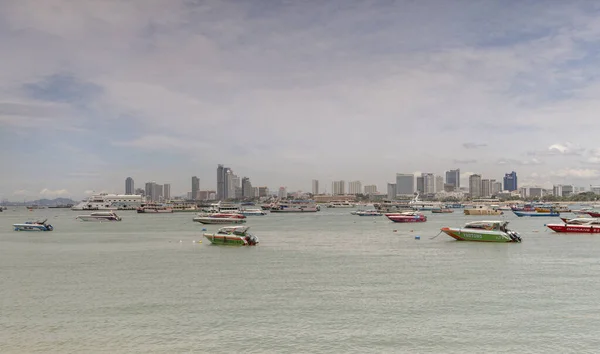 Uitzicht op de Golf van Siam en de stad. — Stockfoto