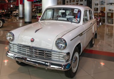   Kamensk-Shakhtinsky, Rusya-17 Ağustos 2019: Moskvich-403e - Sovyet ihracatı 1962 'den 1965' e kadar Mzma 'da üretilen küçük araba - Ussr Efsanesi Müzesi' nde