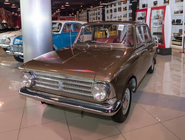 Moskvich-408-Coche de clase pequeña soviético. Expedido en el MZMA / AZLK —  Fotos de Stock