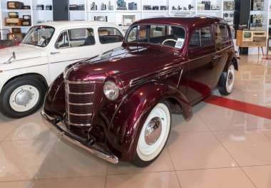  Moskvich-400-Sovyet küçük sınıf arabası De 'den Zma tarafından üretildi.