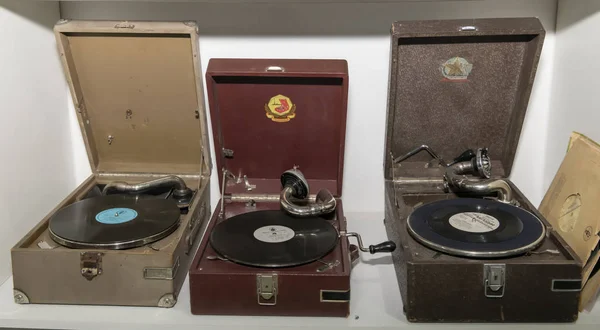 Gramophones du milieu du siècle dernier, fabriqués en URSS — Photo