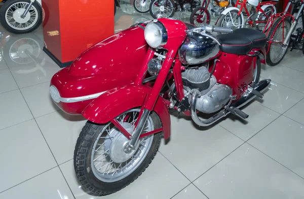 Motorrad Java 350 / 354 mit Seitenanhänger - im Museum der — Stockfoto