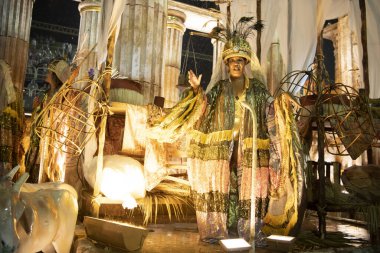 Rio de Janeiro, Brasil- 29 Şubat 2020 Samba Geçit Töreni, Sambodromo. Yağmur yağıyor.