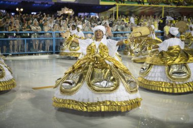 Rio de Janeiro, Brasil- 29 Şubat 2020 Samba Geçit Töreni, Sambodromo. Yağmur yağıyor.