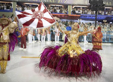 Rio de Janeiro, Brasil- 29 Şubat 2020 Samba Geçit Töreni, Sambodromo. Yağmur yağıyor.