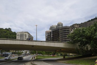  Rio de Janeiro, Brasil- 27 Şubat 2020 Rodrigo de Freitas Lagünü. Henrique Dodsworth Bulvarı. Taşınan ulaşım ve vatandaş