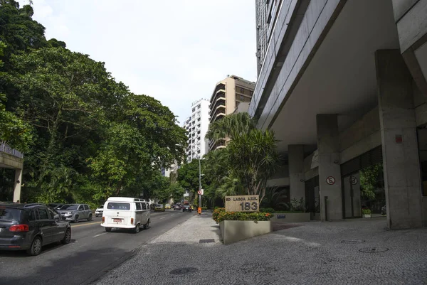  Rio de Janeiro, Brasil- 27 Şubat 2020 Rodrigo de Freitas Lagünü. Henrique Dodsworth Bulvarı. Taşınan ulaşım ve vatandaş
