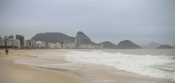 Tengerparti Szörfözés Copacabana Partján Rio Janeiro 2020 Február — Stock Fotó