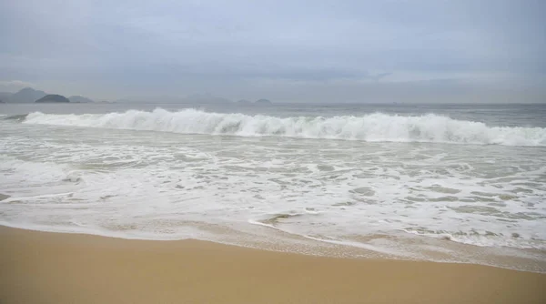 Ωκεανό Surf Στην Παραλία Της Copacabana Ρίο Ντε Τζανέιρο Φεβρουάριος — Φωτογραφία Αρχείου