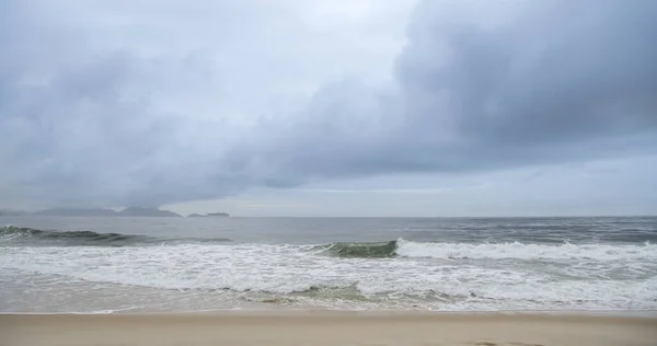 Ωκεανό Surf Στην Παραλία Της Copacabana Ρίο Ντε Τζανέιρο Φεβρουάριος — Φωτογραφία Αρχείου