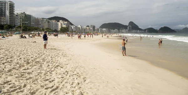 Rio Janeiro Brasil Fevereiro 2020 Cidadãos Nadam Tomam Banho Sol — Fotografia de Stock