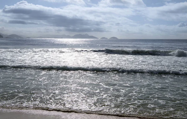 Ωκεανό Surf Στην Παραλία Της Copacabana Ρίο Ντε Τζανέιρο Φεβρουάριος — Φωτογραφία Αρχείου