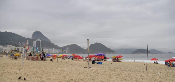Rio Janeiro Brazília 2020 Február Polgárok Úsznak Napoznak Copacabana Strandján — Stock Fotó