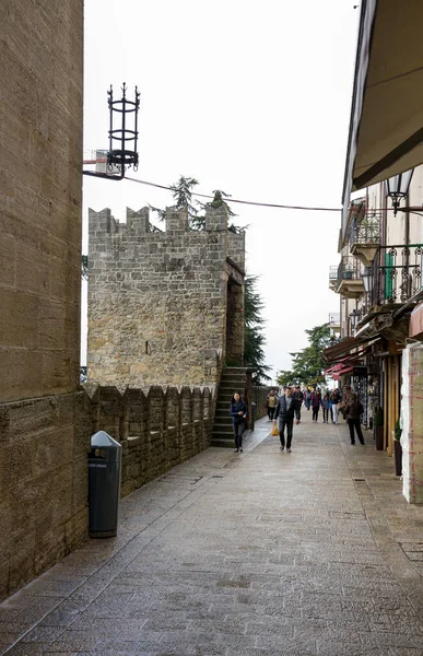 Sanmarino Italie Avril Les Touristes Visitant Les Attractions Pays Sur — Photo