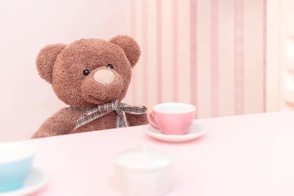 Ein Plüsch Teddybär Auf Einer Teeparty — Stockfoto