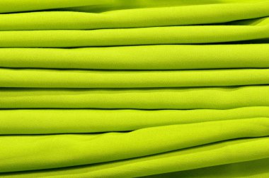 Kireç yeşili katlanmış kumaş arka plan olarak.