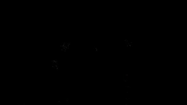 Sokszínű, ragyogó tűzijáték az éjszakai égbolt fekete hátterén — Stock videók