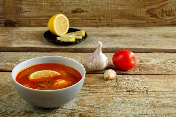 Sopa Boniato Tradicional Con Pollo Plato Sobre Una Mesa Madera — Foto de Stock