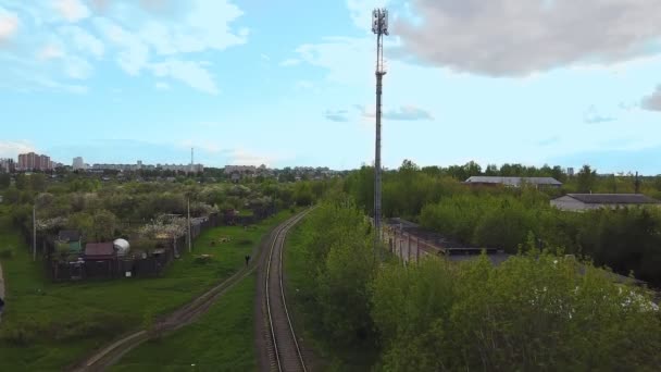 5 g communication tower for transmitting communication signals in the city okpvin — Stock Video