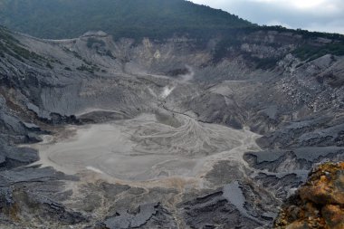 Mount Tangkuban Bandung yakın bulunan Perahu için daha yakın, 