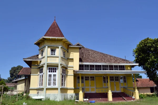 Ett gammalt och övergivet hus i Lembang, Bandung, västra Java - Indo — Stockfoto