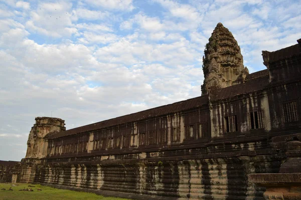 La vista alrededor de Angkor Wat. Un destino esencial en South Ea —  Fotos de Stock