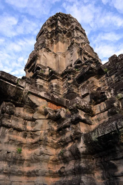 Het zicht rondom Angkor Wat. Een essentiële bestemming in Zuid-Ea — Stockfoto