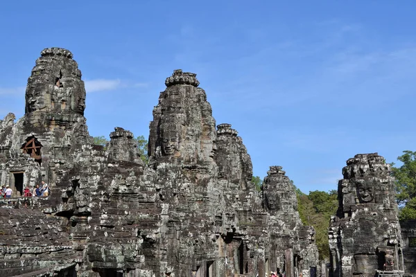 Het zicht rondom Bayon tempelcomplex in Angkor Wat, Cambodia. Het — Stockfoto