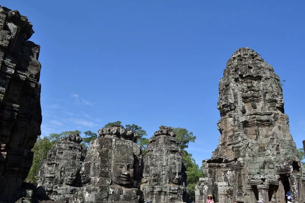 Het zicht rondom Bayon tempelcomplex in Angkor Wat, Cambodia. Het — Stockfoto