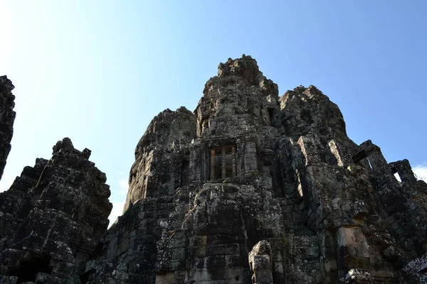 Het zicht rondom Bayon tempelcomplex in Angkor Wat, Cambodia. Het — Stockfoto