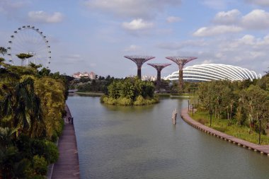 Bay Singapur bahçelerle çevresinde daha yakından görünümü