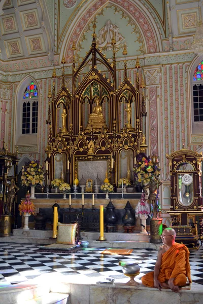 Католический искушение под названием "Ват Нивет" в Банг Па-Ине, Таиланд — стоковое фото