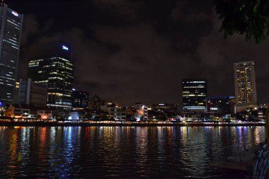 Singapur Nehri görüldüğü gibi binalar