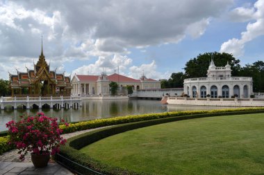 Bang Pa yılında Kraliyet Sarayı Tayland. Otobüs o tarafından kolayca ulaşmak