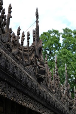 Bir manastır (veya Tapınağı) bu tamamen Manda tik ağacından yapılmış