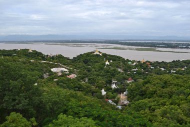 Sagaing kasaba Myanmar uyanık görünümü. Tem bir yeri vardır