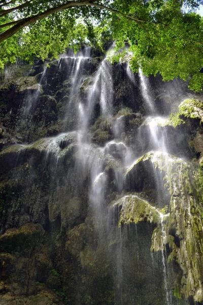 Тумальский водопад в Осло, Филиппины — стоковое фото