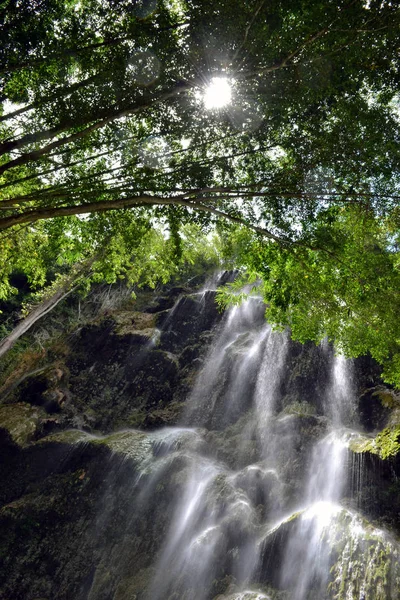 A cachoeira do Tumalog em Oslob, Filipinas — Fotografia de Stock