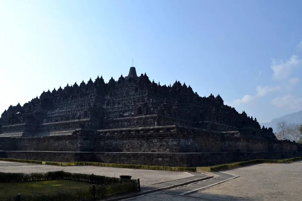 Nauwere wandeling naar de Borobudur, de grootste boeddhistische tempel in de wor — Stockfoto