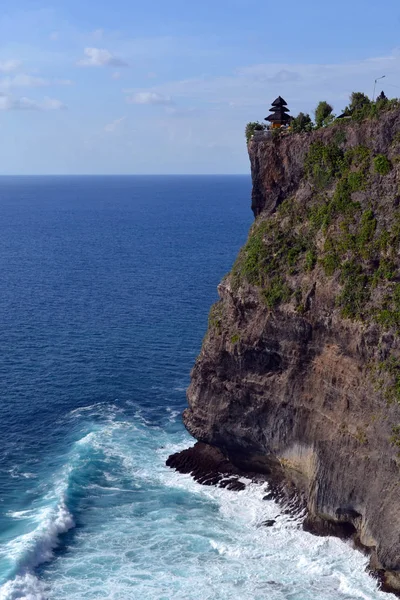 Храм на скелі в Uluwatu, Балі. Який приголомшливий вигляд! — стокове фото